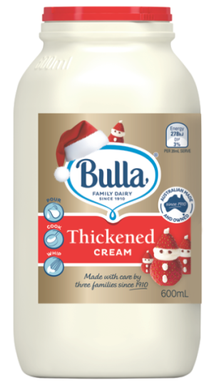 The packaging visuals include an idea for creating little strawberry Santas with the cream.